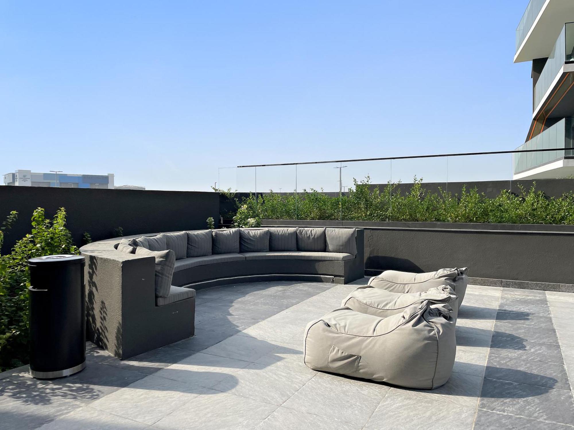 Chic With Balcony & Skyline View L Pool & Gym